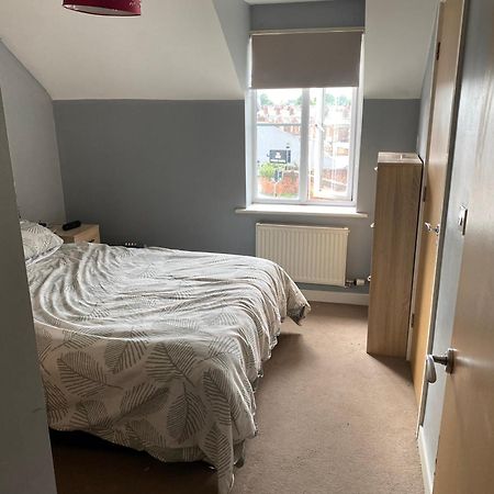 Two Bedrooms Уорингтън Екстериор снимка